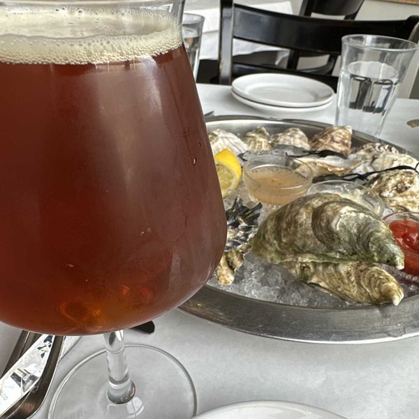 Foto tirada no(a) Henlopen City Oyster House por @Beer Is My Church em 3/18/2023