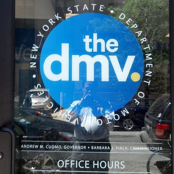 6/21/2014 tarihinde Miguel G.ziyaretçi tarafından New York State Department of Motor Vehicles'de çekilen fotoğraf