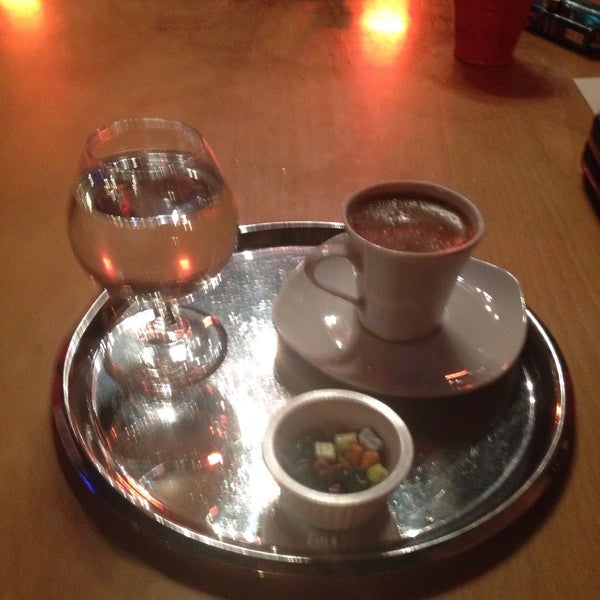 Foto diambil di Gippo Cafe &amp; Brasserie oleh Şakire T. pada 1/11/2015
