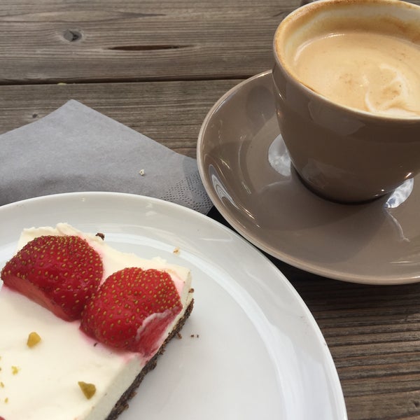 Tolles Café in Sachsenhausen. Die Kuchen sind eine Sünde wert 🍰☕️ und der Kaffee einfach lecker.