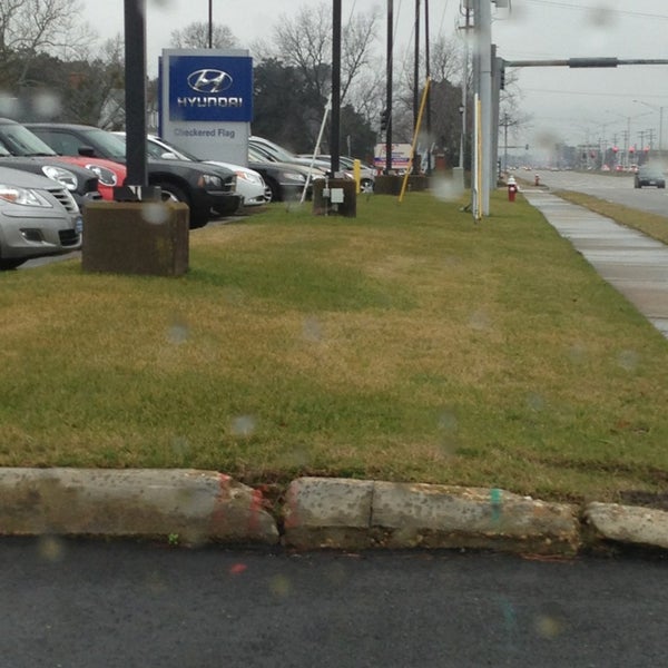 2/23/2013에 Fred님이 Checkered Flag Hyundai에서 찍은 사진