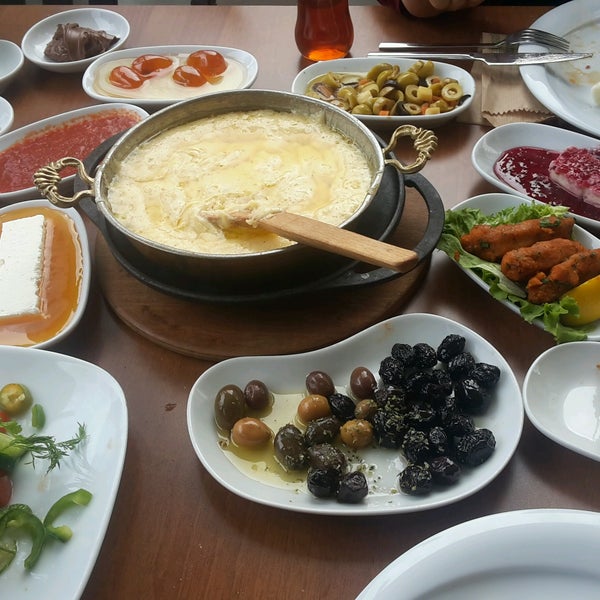 Photo prise au Kırıtaklar Mandıra &amp; Kahvaltı par Çağlar D. le3/11/2017