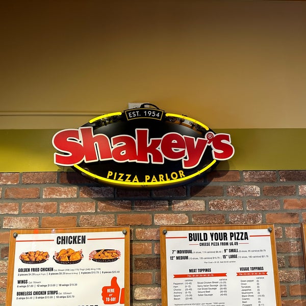 Foto tirada no(a) Shakey&#39;s Pizza Parlor por Jeremy em 2/23/2023