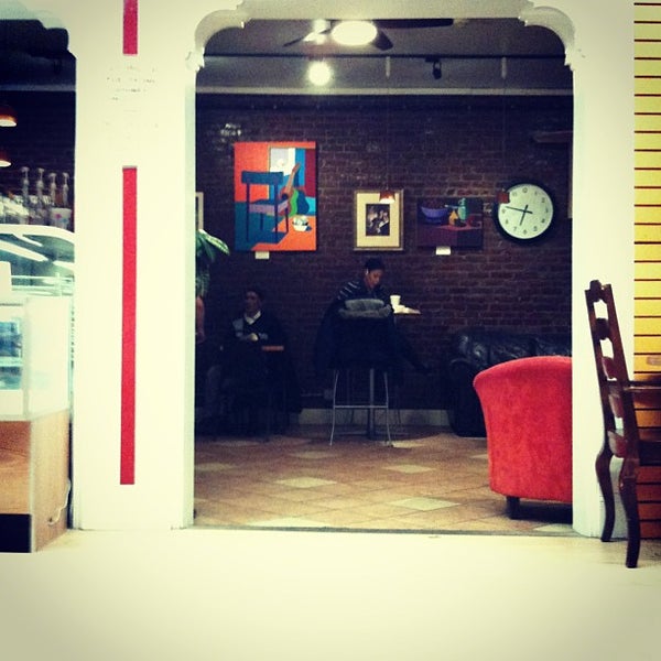 Foto diambil di In House Café oleh Luís L. pada 12/11/2012