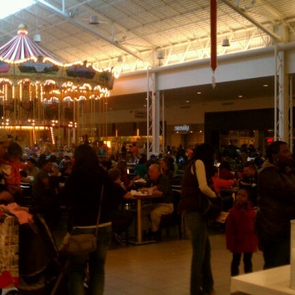 Photo taken at Chicago Ridge Mall by Rick E F. on 11/18/2012