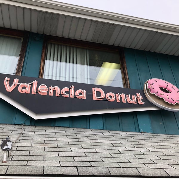 Valencia has absolutely wonderful, fresh donuts. You get to make your own and watch them dunk the lil' guys into frosting pools and then into the box they go. Delicious and entertaining! 🍩
