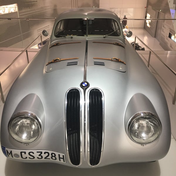 รูปภาพถ่ายที่ BMW Museum โดย Rene d. เมื่อ 5/10/2019