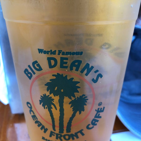 Foto diambil di Big Dean&#39;s Ocean Front Cafe oleh Rene d. pada 2/26/2020