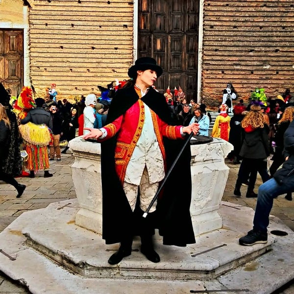 Foto diambil di Carnevale di Venezia oleh Emanuele P. pada 2/6/2016