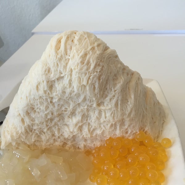 Photo taken at Sno-Zen Shaved Snow &amp; Dessert Cafe by Victor S. on 7/18/2015