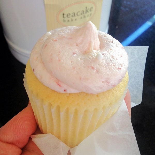 รูปภาพถ่ายที่ Teacake Bake Shop โดย Kira เมื่อ 6/8/2013