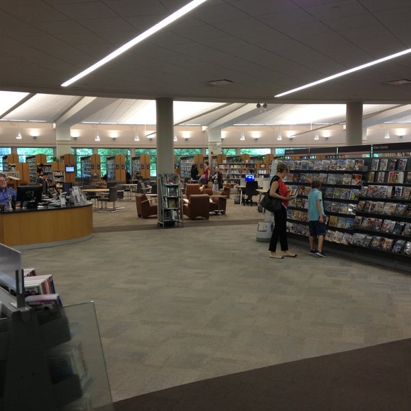 Photo prise au Vernon Area Public Library par Martin R. le5/28/2013