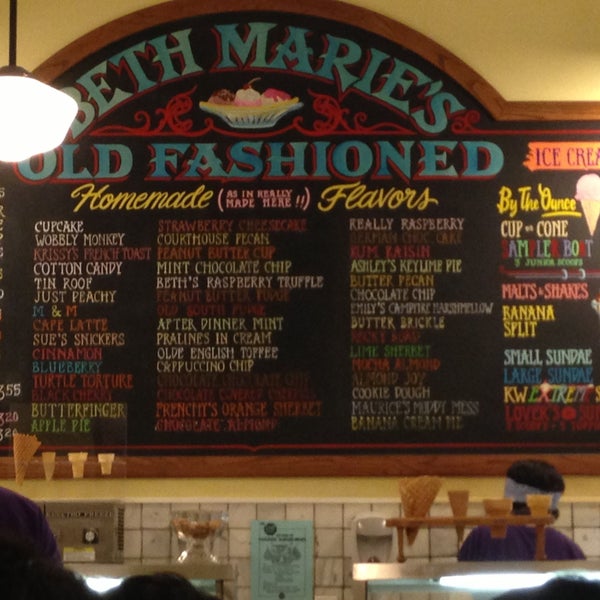 Photo taken at Beth Marie&#39;s Old Fashioned Ice Cream &amp; Soda Fountain by Tammi on 4/29/2013
