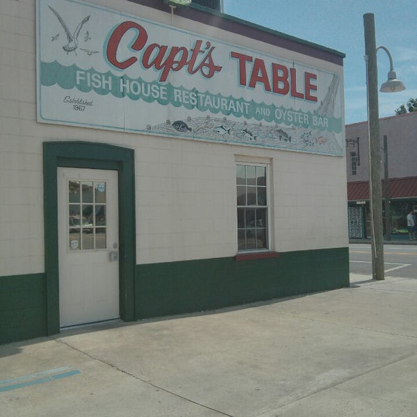 รูปภาพถ่ายที่ Captain&#39;s Table Fish House Restaurant โดย Ernest M. เมื่อ 6/24/2013
