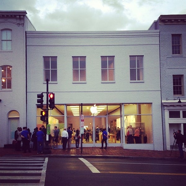 Apple Electronics Store in Washington
