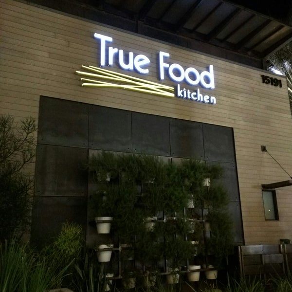 Photo taken at True Food Kitchen by dgw on 1/15/2018