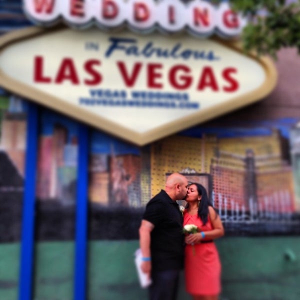 Снимок сделан в Vegas Weddings пользователем Willy R. 7/21/2013