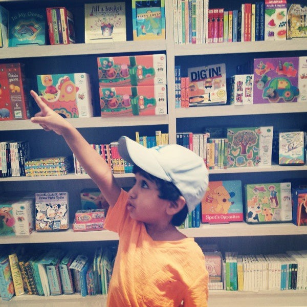 รูปภาพถ่ายที่ Words BookstoreCafe โดย Isa A. เมื่อ 8/12/2013
