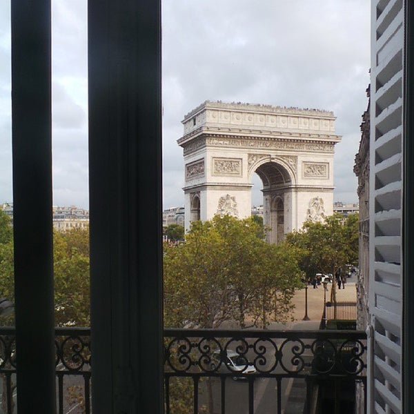 Das Foto wurde bei Hôtel Splendid Étoile von Isa A. am 10/11/2013 aufgenommen