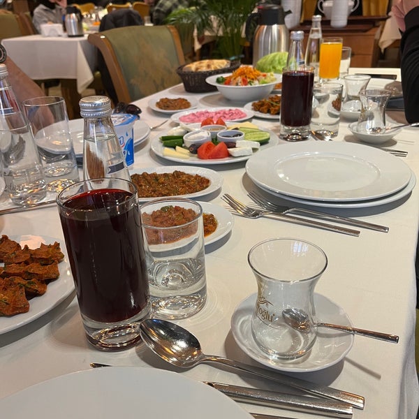 Снимок сделан в Köşkeroğlu Baklava &amp; Restaurant пользователем Berat A. 4/8/2022