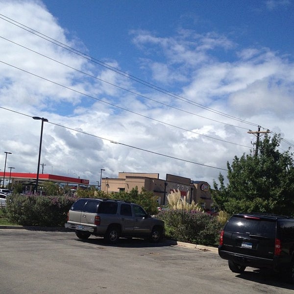 Photo taken at Raising Cane&#39;s Chicken Fingers by Gilbert W. on 9/30/2012