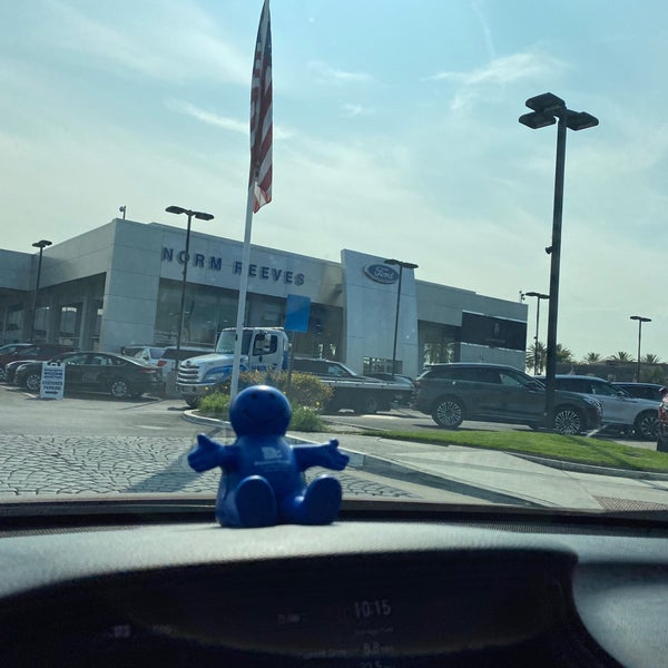 Norm Reeves Ford Superstore Cerritos'ta Auto Dealership