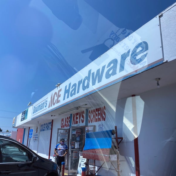 Bauman's Ace Hardware Ferretería en Riverside