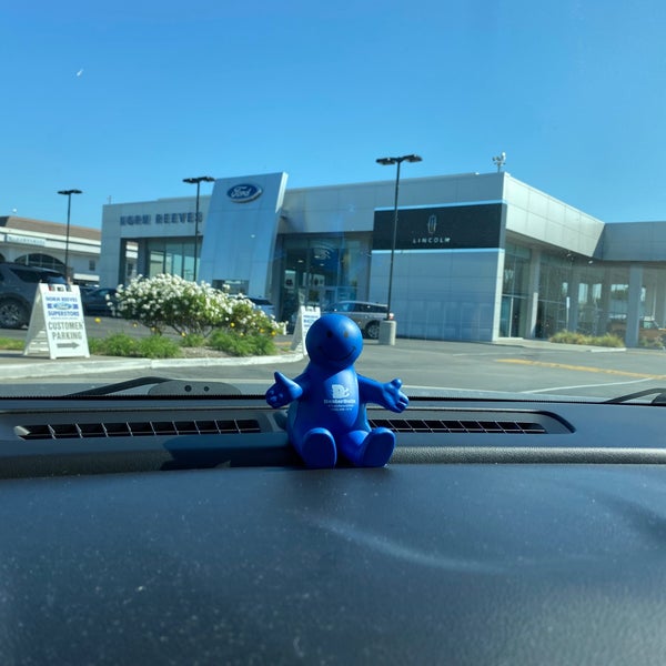 Norm Reeves Ford Superstore Cerritos'ta Auto Dealership