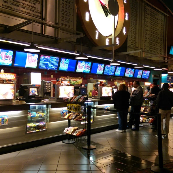 Regal Boulder Station & VIP 映画館