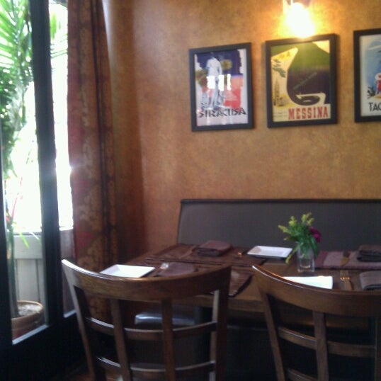 11/18/2012 tarihinde Abby D.ziyaretçi tarafından Bar Eolo: Sicilian Kitchen &amp; Wines'de çekilen fotoğraf