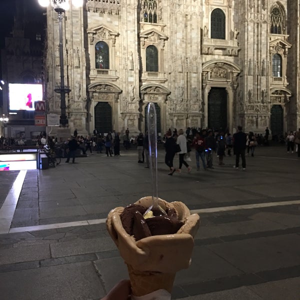 4/19/2018 tarihinde Miray K.ziyaretçi tarafından Duomo di Milano'de çekilen fotoğraf
