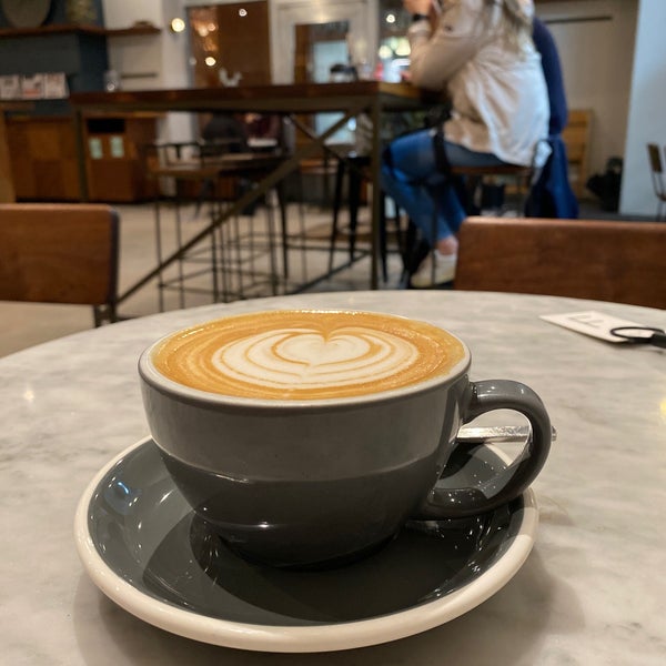 Кофе фокс. Блэк фокс кофе. black fox кофейня. fox coffee брянск. light fox coffee.