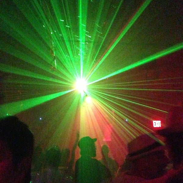 รูปภาพถ่ายที่ Sugarland Nightclub โดย Matt เมื่อ 7/14/2013