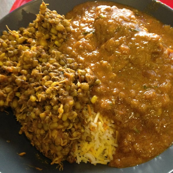 Foto diambil di Bombay&#39;s Indian Restaurant oleh Frank M. pada 1/17/2013