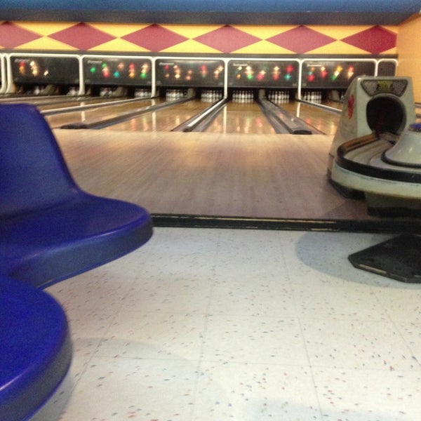 Photo taken at Palace Bowling &amp; Entertainment Center by Tommy O. on 1/20/2013