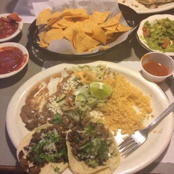 The food here is AMAZING. Love the guacamole and the authentic carne asada tacos!
