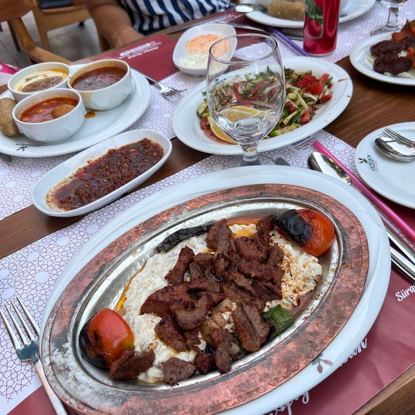 Снимок сделан в Çamlıca Restaurant Malatya Mutfağı пользователем İnanç B. 8/2/2022