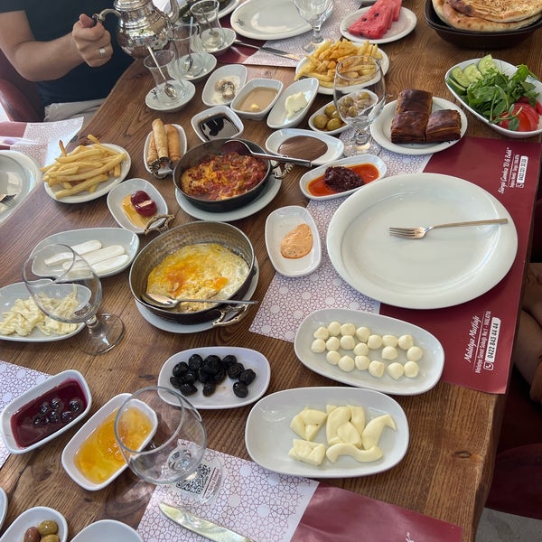 Das Foto wurde bei Çamlıca Restaurant Malatya Mutfağı von İnanç B. am 8/1/2022 aufgenommen