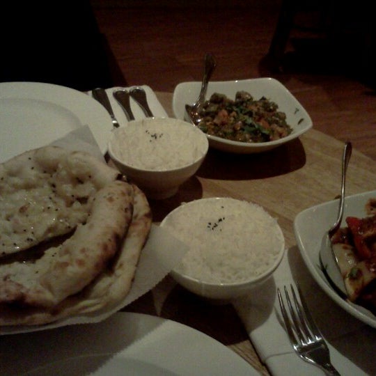 1/26/2013 tarihinde Alessandro O.ziyaretçi tarafından Yuva India Indian Eatery'de çekilen fotoğraf