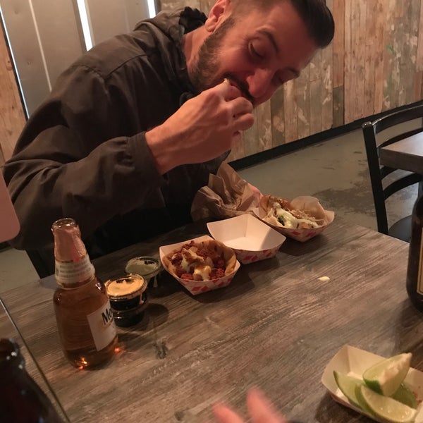 2/25/2018 tarihinde Josh S.ziyaretçi tarafından City Tacos'de çekilen fotoğraf