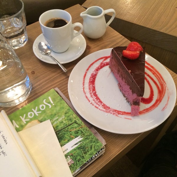 12/8/2016 tarihinde Tomáš H.ziyaretçi tarafından MyRaw Café'de çekilen fotoğraf