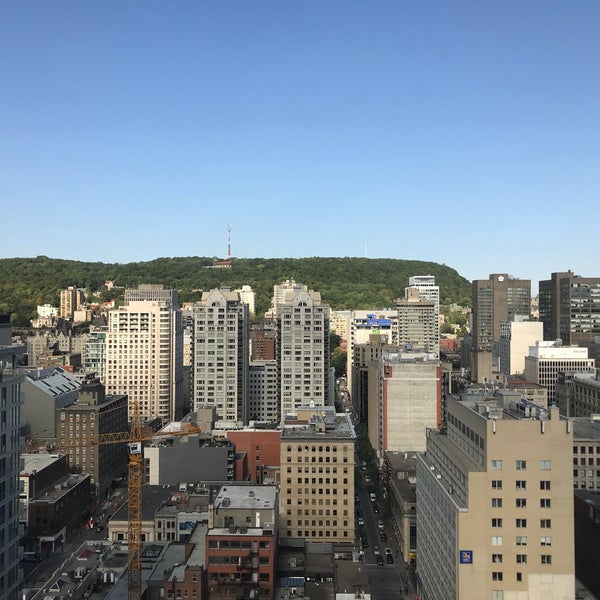Снимок сделан в Le Centre Sheraton Montreal Hotel пользователем Ron P. 9/17/2018