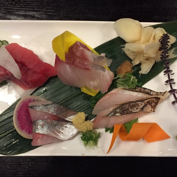 Photo taken at Yuubi Japanese Restaurant by Ron P. on 12/11/2015