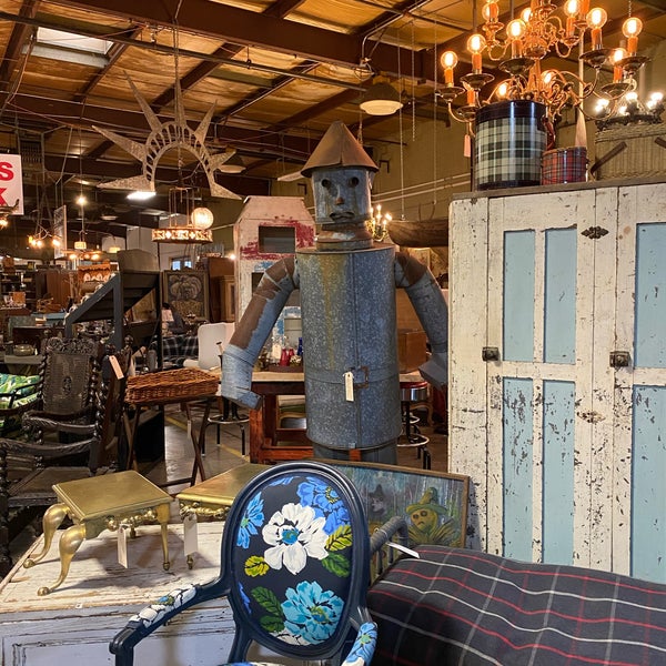 Photo taken at Hudson Antique and Vintage Warehouse by Michael W. on 10/30/2020