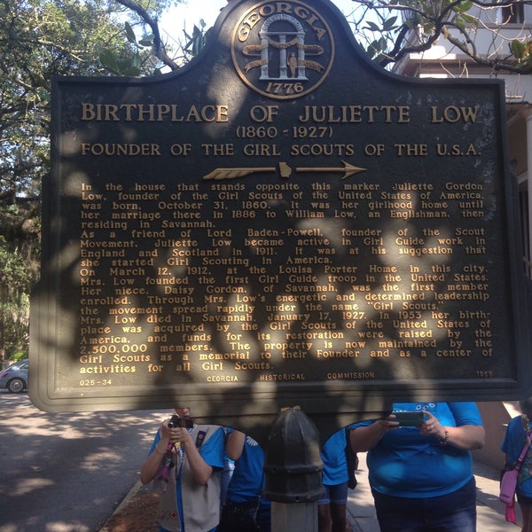 Photo taken at Juliette Gordon Low Birthplace, National Historic Landmark by Ginger T. on 8/10/2015