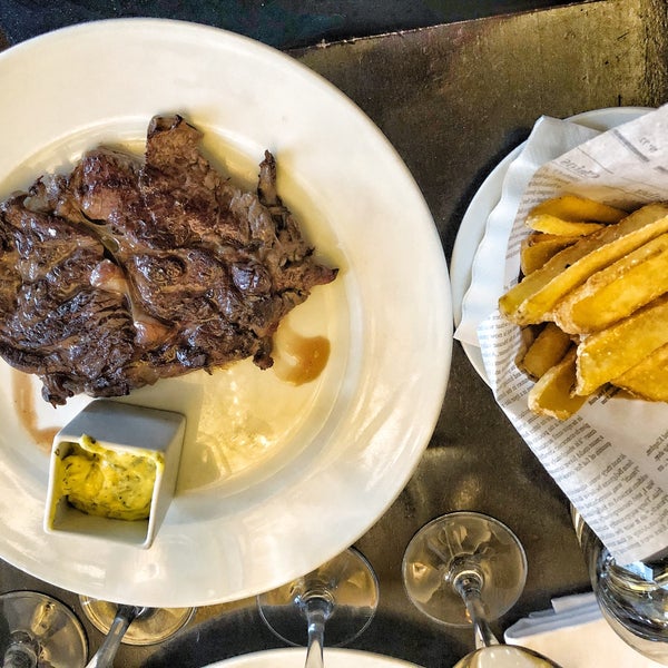 Our go-to place for an entrecôte, anytime. Even at 16pm or 23pm. Not the best ever, but solid option if you need a good meal, quick.
