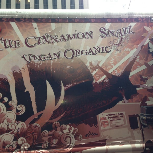 4/29/2013 tarihinde NYC Brunch Babesziyaretçi tarafından The Cinnamon Snail'de çekilen fotoğraf