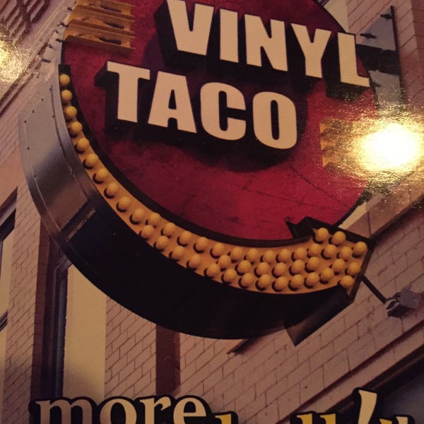รูปภาพถ่ายที่ Vinyl Taco โดย John V. เมื่อ 4/24/2016