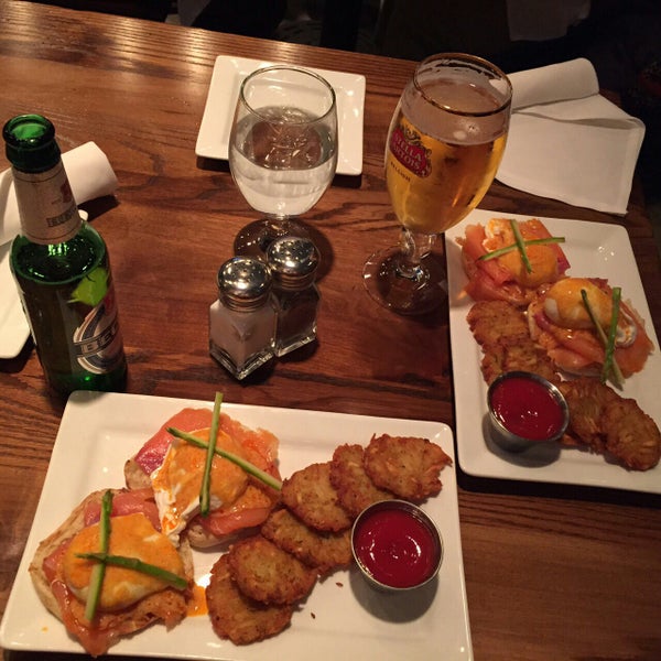 Foto diambil di Grey Bar &amp; Restaurant oleh Masha Z. pada 12/14/2014