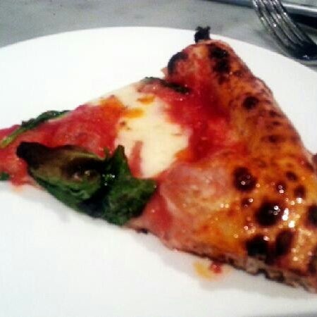 Foto tomada en Cupola Pizzeria  por Paul M. el 4/26/2013